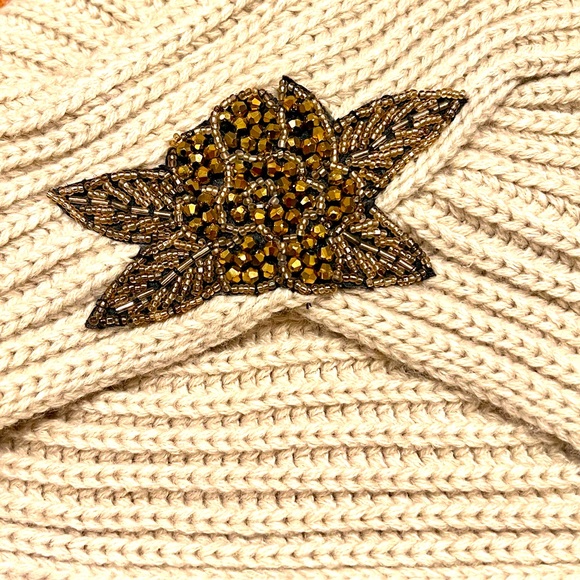 NWT Muse Knitted Cap Beige Tan with Amber AB Rhinestones Flower Seed Bead Leaves - Picture 6 of 7